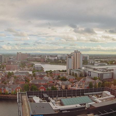 Hallsphere - Stunning Apartment Salford Quays Manchester Dış mekan fotoğraf