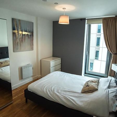 Hallsphere - Stunning Apartment Salford Quays Manchester Dış mekan fotoğraf