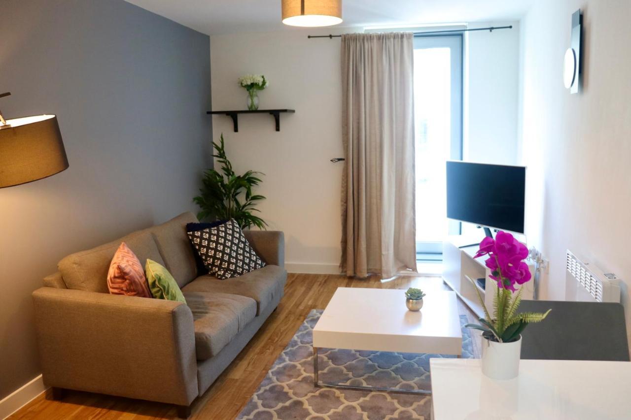 Hallsphere - Stunning Apartment Salford Quays Manchester Dış mekan fotoğraf
