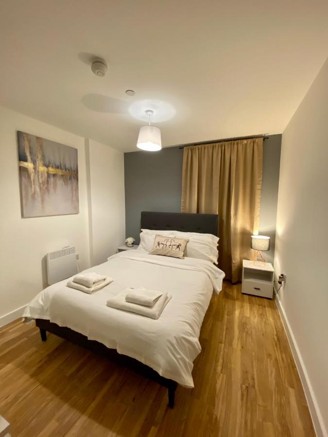 Hallsphere - Stunning Apartment Salford Quays Manchester Dış mekan fotoğraf