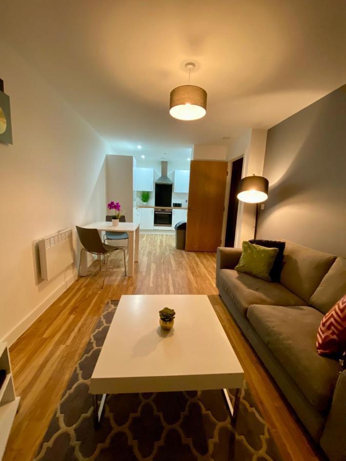 Hallsphere - Stunning Apartment Salford Quays Manchester Dış mekan fotoğraf