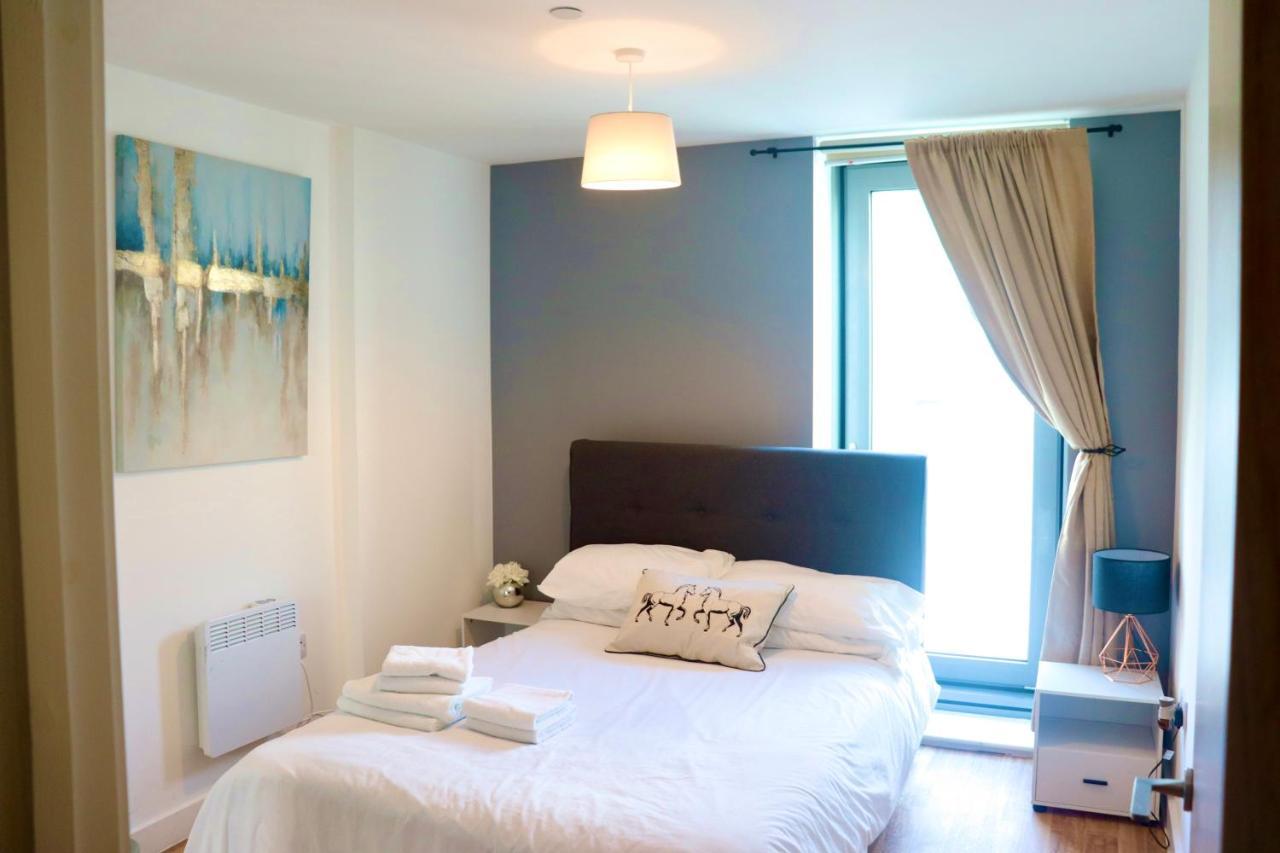 Hallsphere - Stunning Apartment Salford Quays Manchester Dış mekan fotoğraf