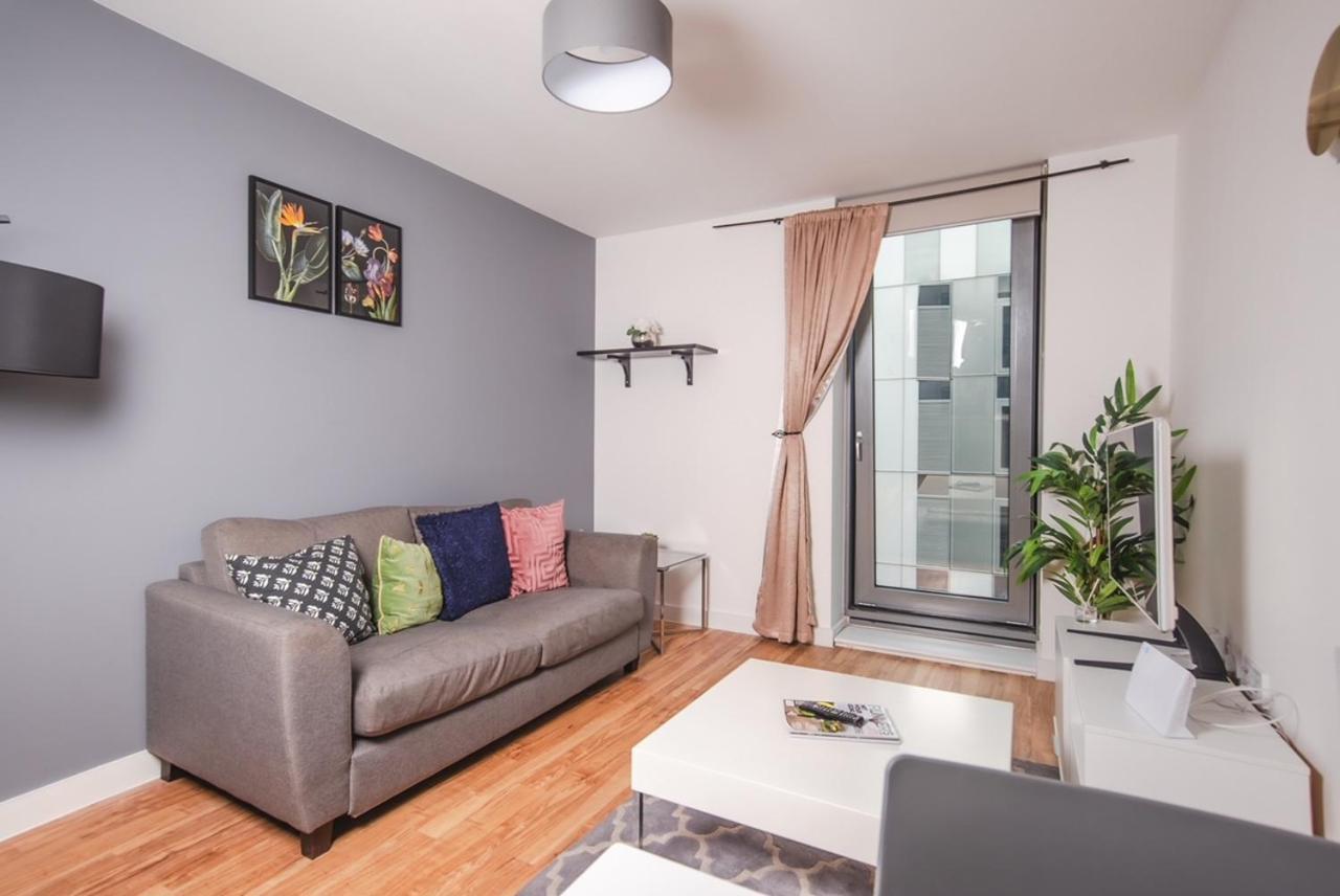 Hallsphere - Stunning Apartment Salford Quays Manchester Dış mekan fotoğraf