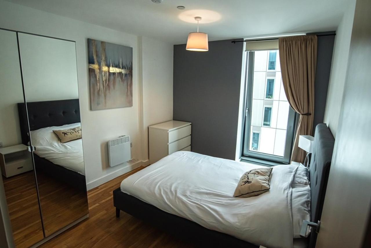 Hallsphere - Stunning Apartment Salford Quays Manchester Dış mekan fotoğraf