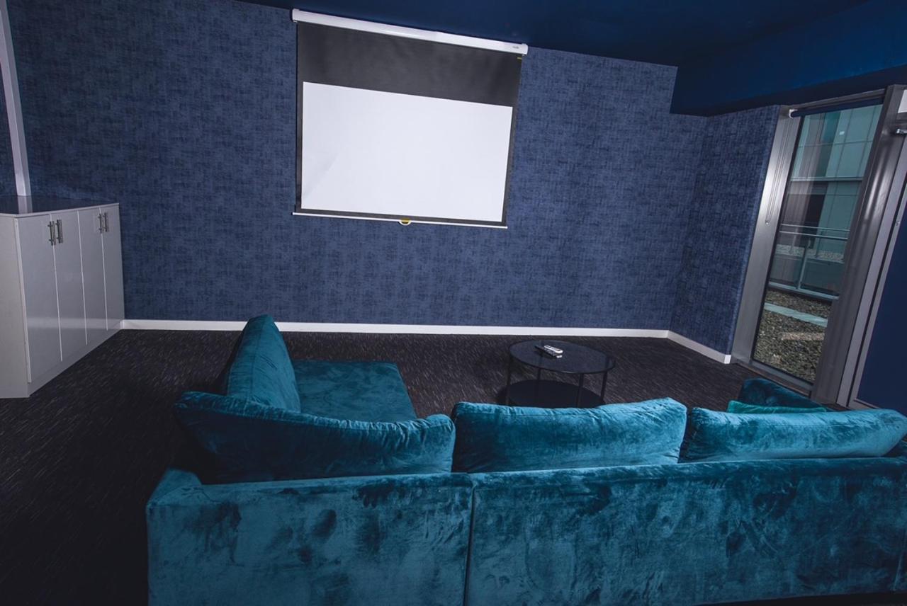 Hallsphere - Stunning Apartment Salford Quays Manchester Dış mekan fotoğraf