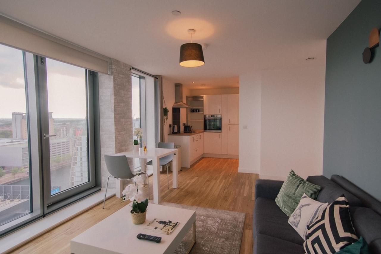 Hallsphere - Stunning Apartment Salford Quays Manchester Dış mekan fotoğraf