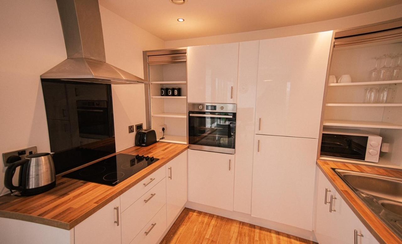 Hallsphere - Stunning Apartment Salford Quays Manchester Dış mekan fotoğraf
