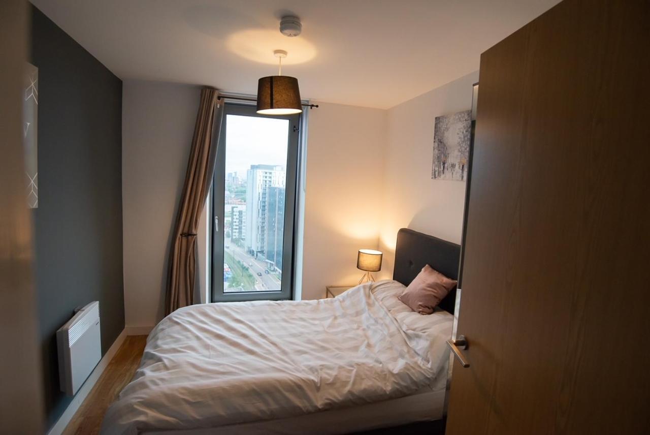 Hallsphere - Stunning Apartment Salford Quays Manchester Dış mekan fotoğraf