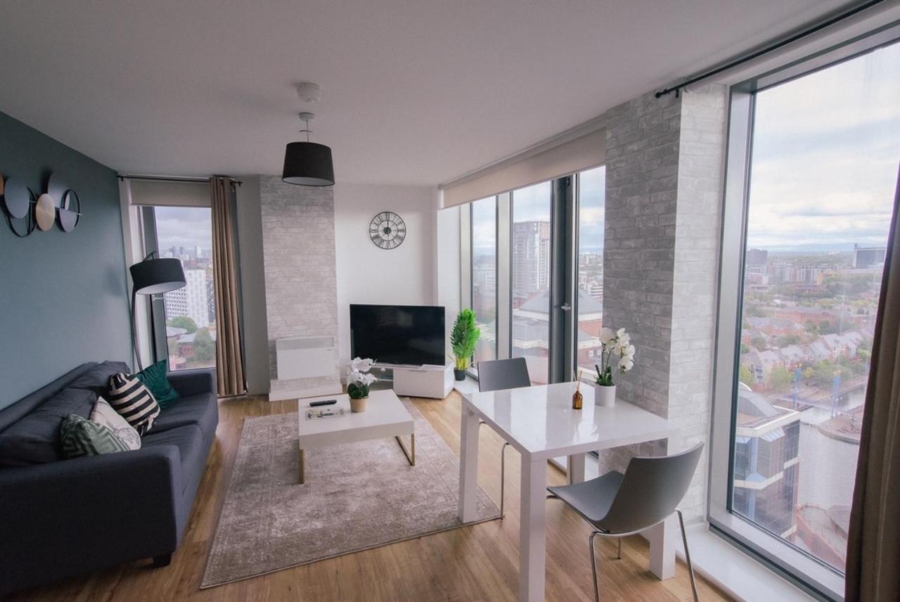 Hallsphere - Stunning Apartment Salford Quays Manchester Dış mekan fotoğraf